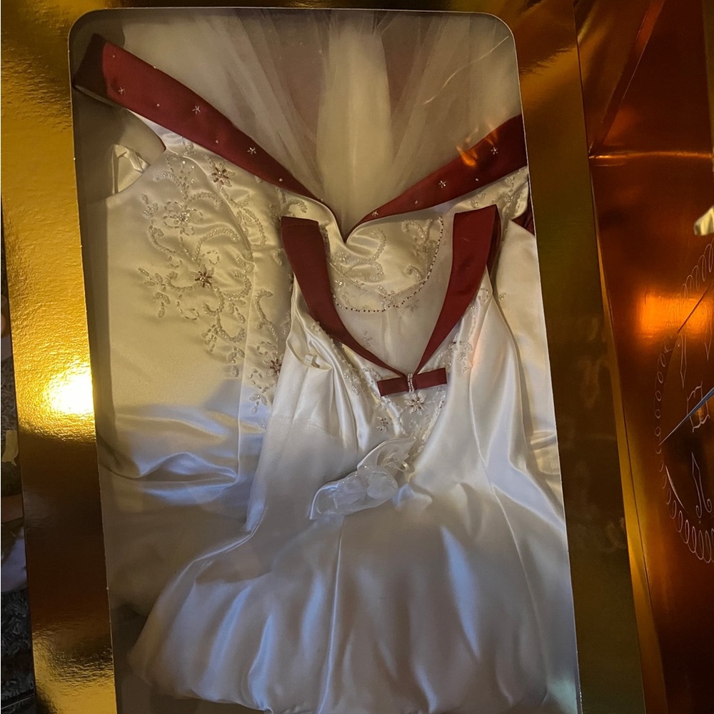 PRESERVED ~ Elegant White and Red Women's Wedding Dress
